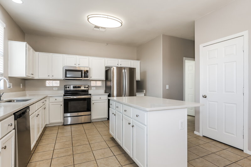 1,865/Mo, 3728 S 54th Gln Phoenix, AZ 85043 Kitchen View 2