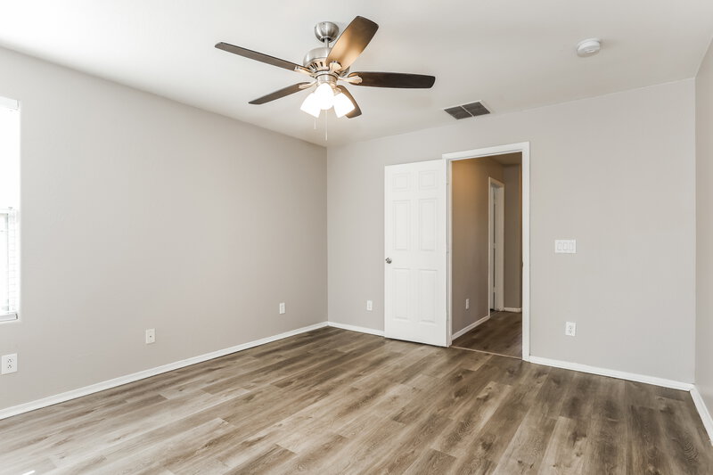 1,865/Mo, 3728 S 54th Gln Phoenix, AZ 85043 Main Bedroom View 2