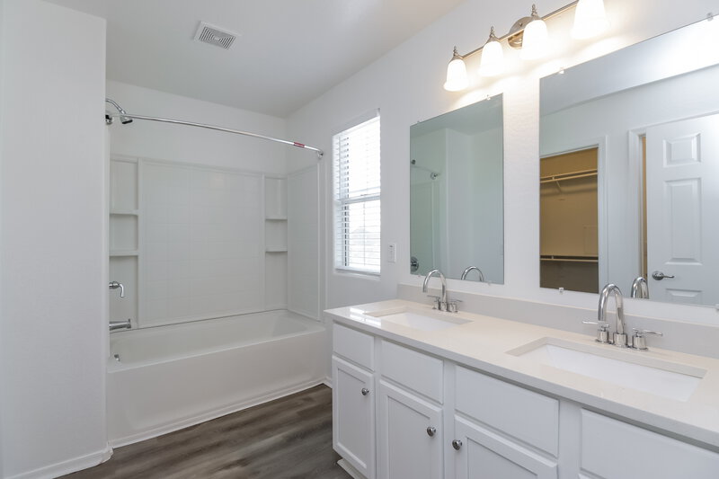 1,730/Mo, 3728 S 54th Gln Phoenix, AZ 85043 Master Bathroom View