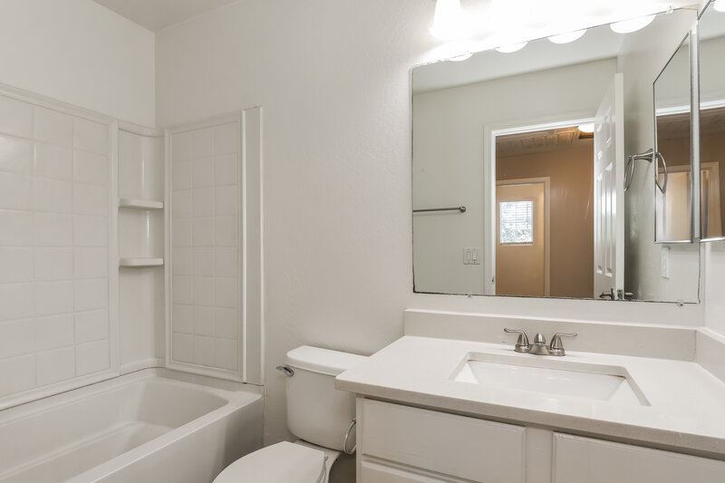 1,865/Mo, 3728 S 54th Gln Phoenix, AZ 85043 Bathroom View
