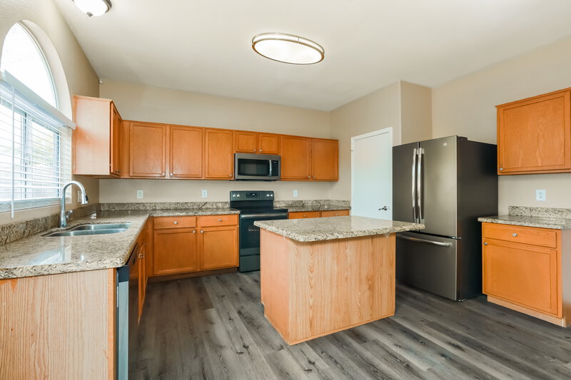 1,885/Mo, 40549 N Brumana St San Tan Valley, AZ 85140 Kitchen View 2