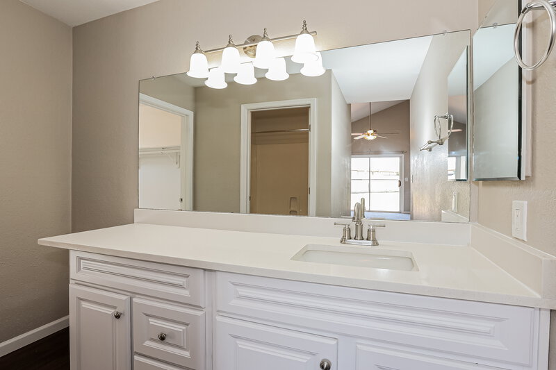 1,990/Mo, 3134 E McKellips Rd #11 Mesa, AZ 85213 Main Bathroom View