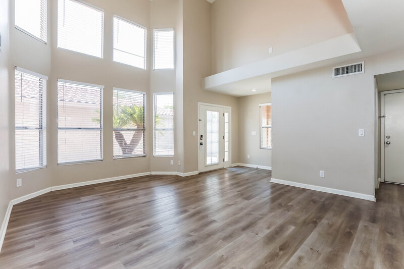 2,205/Mo, 5330 E Fairfield St Mesa, AZ 85205 Living Room View 4