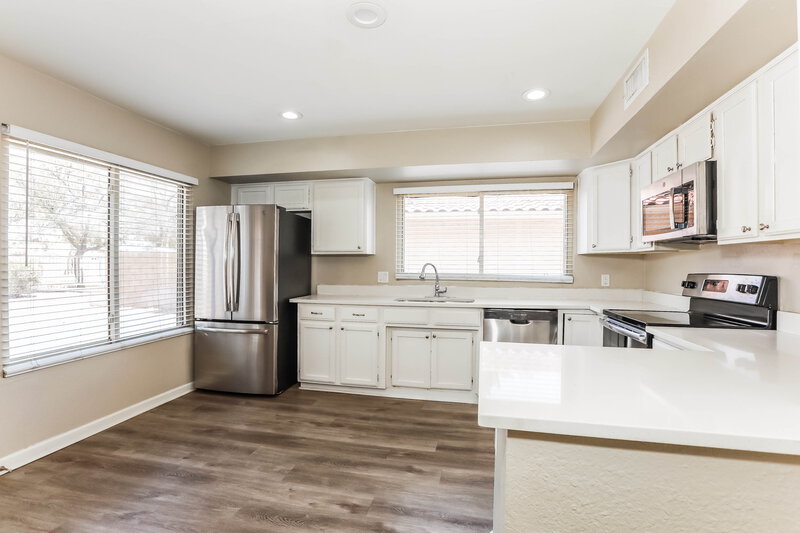 2,205/Mo, 5330 E Fairfield St Mesa, AZ 85205 Kitchen View