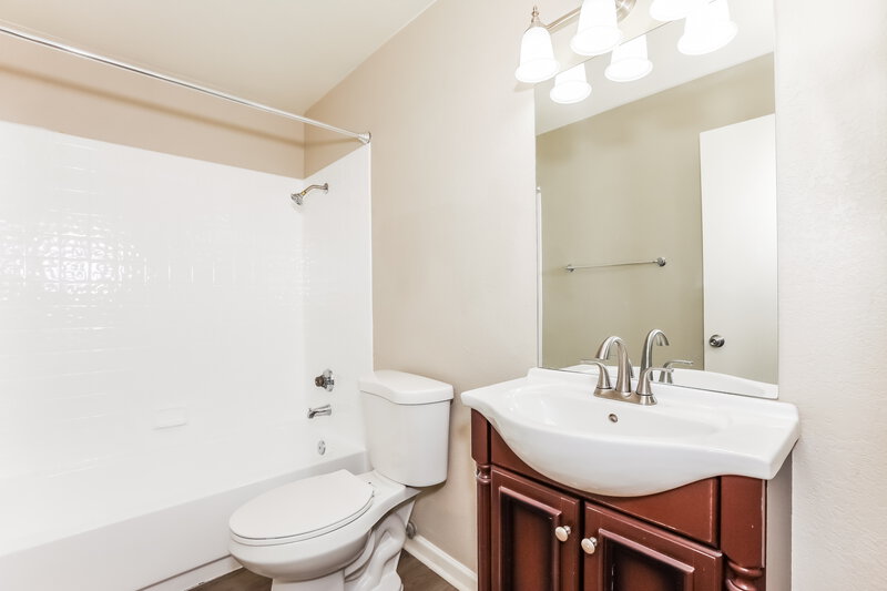 2,205/Mo, 5330 E Fairfield St Mesa, AZ 85205 Bathroom View