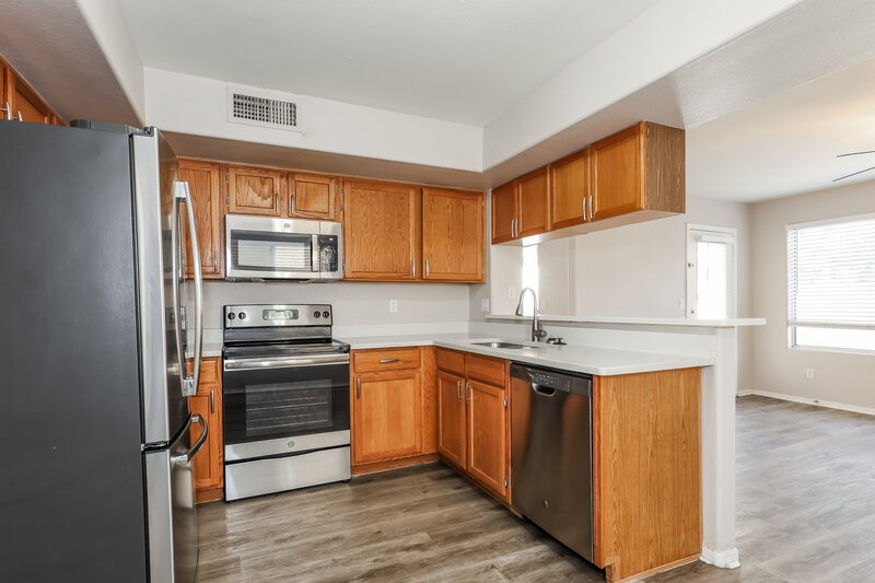 2,095/Mo, 17461 N 14th St Phoenix, AZ 85022 Kitchen View 2