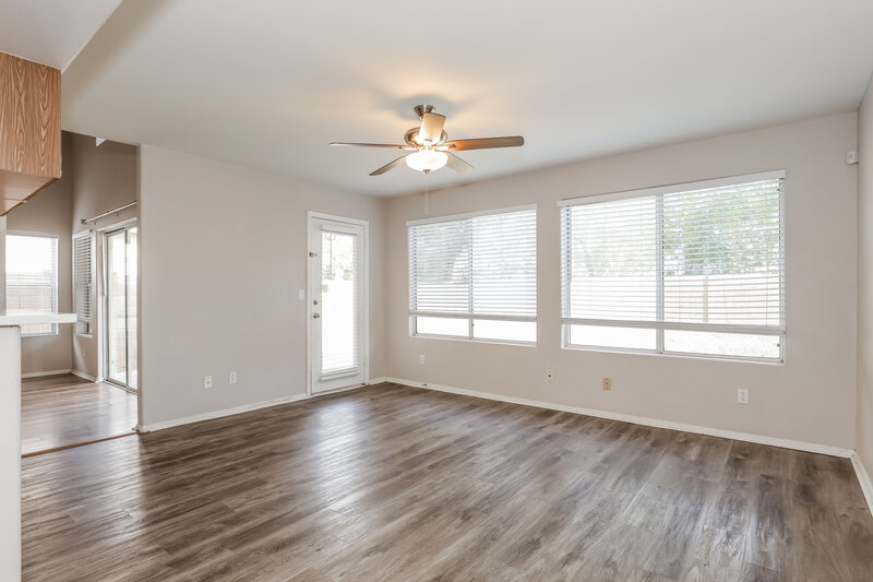 2,095/Mo, 17461 N 14th St Phoenix, AZ 85022 Family Room View