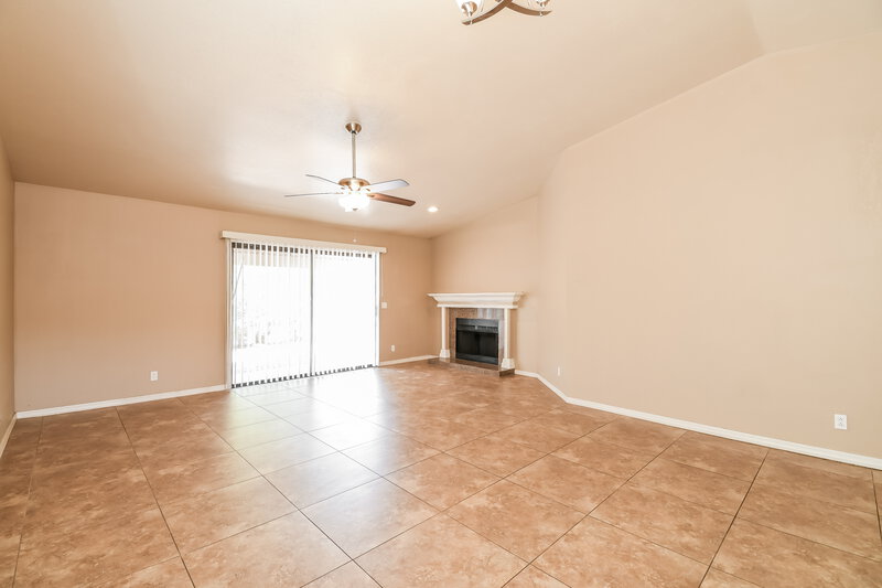 2,540/Mo, 921 S Val Vista Dr 138 Mesa, AZ 85204 Living Room View