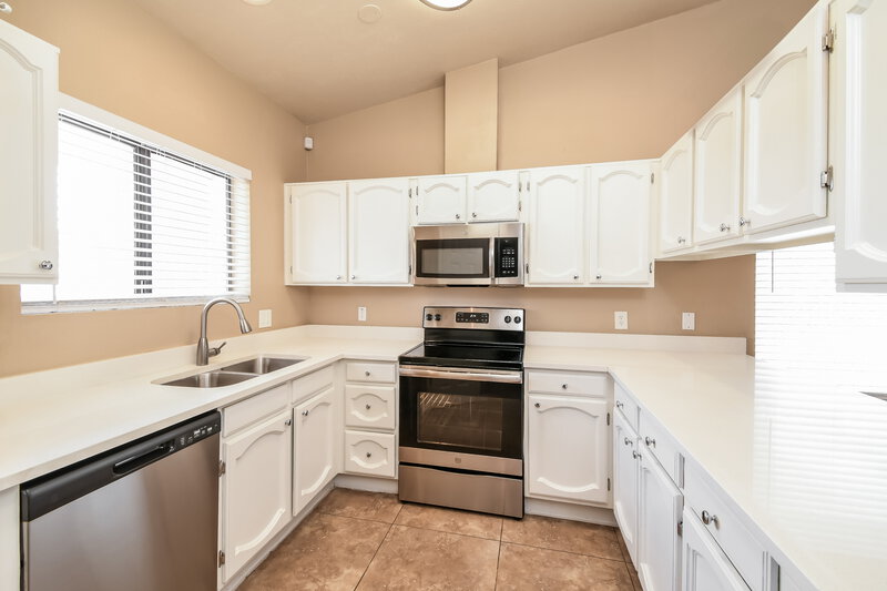 2,540/Mo, 921 S Val Vista Dr 138 Mesa, AZ 85204 Kitchen View
