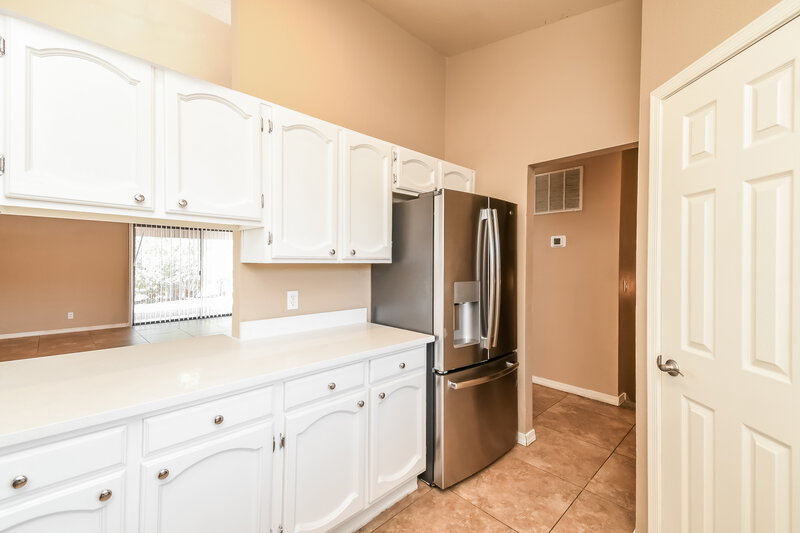 2,540/Mo, 921 S Val Vista Dr 138 Mesa, AZ 85204 Kitchen View 2