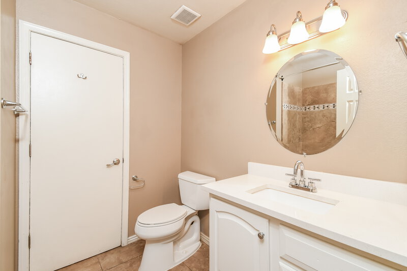 2,540/Mo, 921 S Val Vista Dr 138 Mesa, AZ 85204 Bathroom View