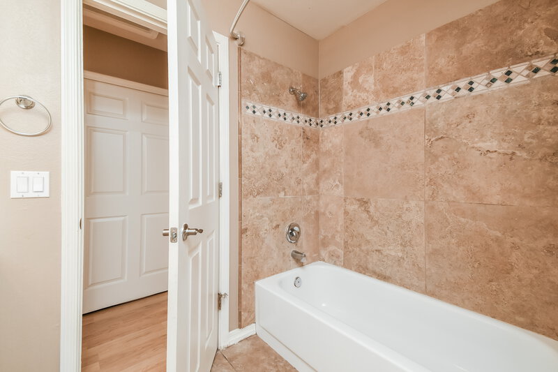 2,540/Mo, 921 S Val Vista Dr 138 Mesa, AZ 85204 Bathroom View 2