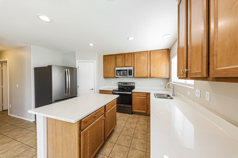 2,040/Mo, 973 E Doris St Avondale, AZ 85323 Kitchen View