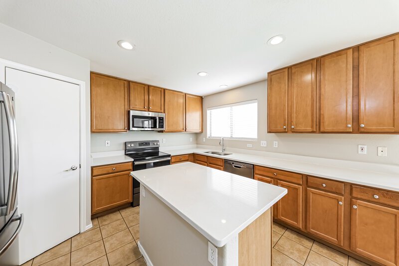 2,040/Mo, 973 E Doris St Avondale, AZ 85323 Kitchen View 2