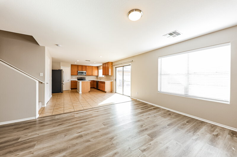 2,040/Mo, 973 E Doris St Avondale, AZ 85323 Family Room View