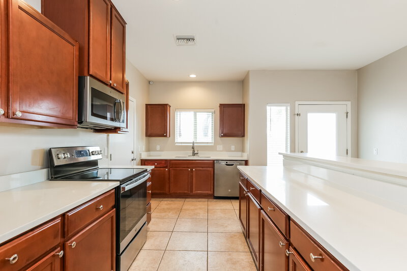 2,255/Mo, 8216 S 6th Ln Phoenix, AZ 85041 Kitchen View 2