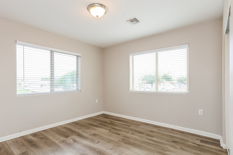 2,255/Mo, 8216 S 6th Ln Phoenix, AZ 85041 Bedroom View 3