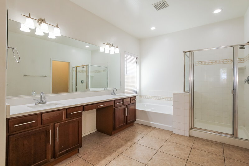 2,195/Mo, 4723 S 99th Dr Tolleson, AZ 85353 Main Bathroom View