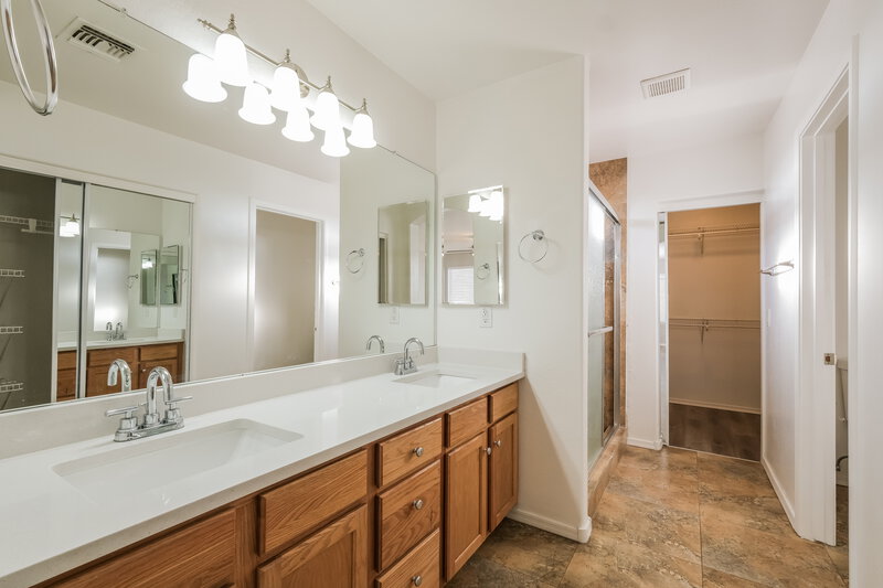1,870/Mo, 2522 S 90th Gln Tolleson, AZ 85353 Main Bathroom View