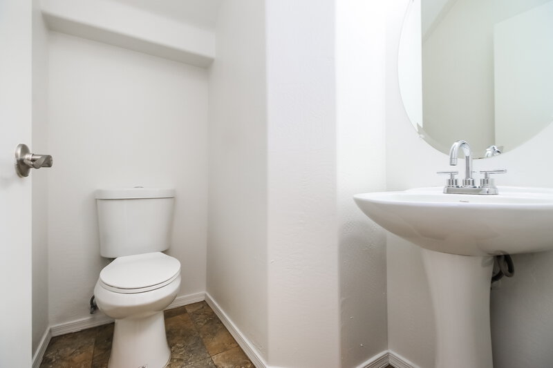 1,955/Mo, 2522 S 90th Gln Tolleson, AZ 85353 Bathroom View 2