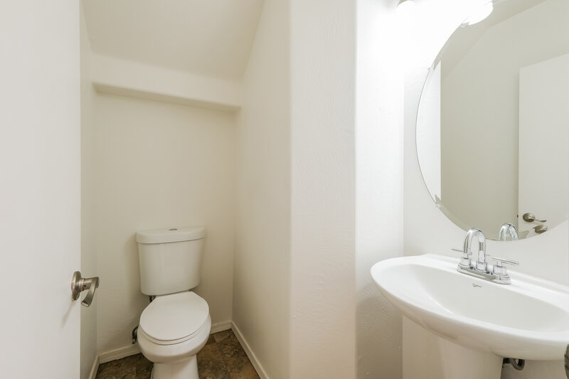 1,870/Mo, 2522 S 90th Gln Tolleson, AZ 85353 Bathroom View 2