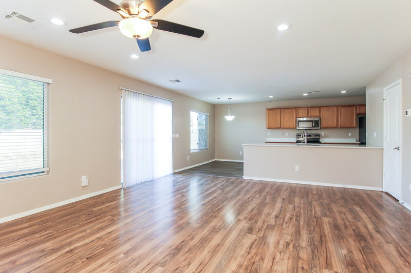 2,120/Mo, 5804 S 10th Dr Phoenix, AZ 85041 Living Room View