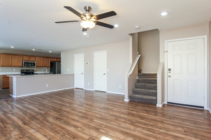 2,120/Mo, 5804 S 10th Dr Phoenix, AZ 85041 Living Room View 2