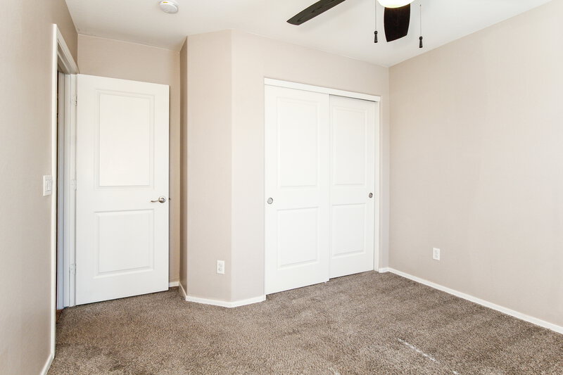2,120/Mo, 5804 S 10th Dr Phoenix, AZ 85041 Bedroom View 2
