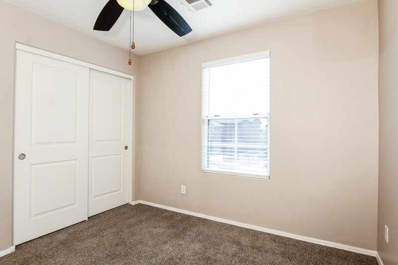 2,120/Mo, 5804 S 10th Dr Phoenix, AZ 85041 Bedroom View 3