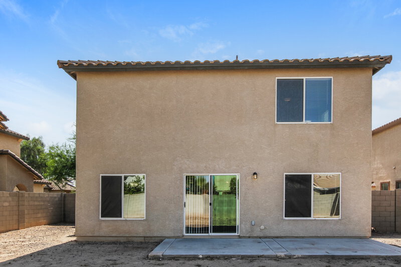 2,120/Mo, 5804 S 10th Dr Phoenix, AZ 85041 Rear View
