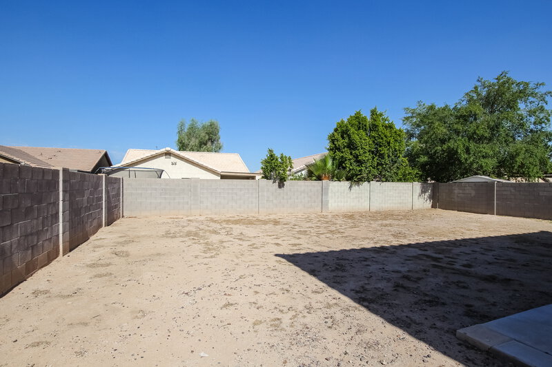 2,120/Mo, 5804 S 10th Dr Phoenix, AZ 85041 Backyard View