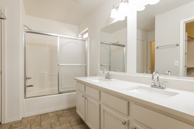 1,975/Mo, 14411 N 149th Dr Surprise, AZ 85379 Main Bathroom View