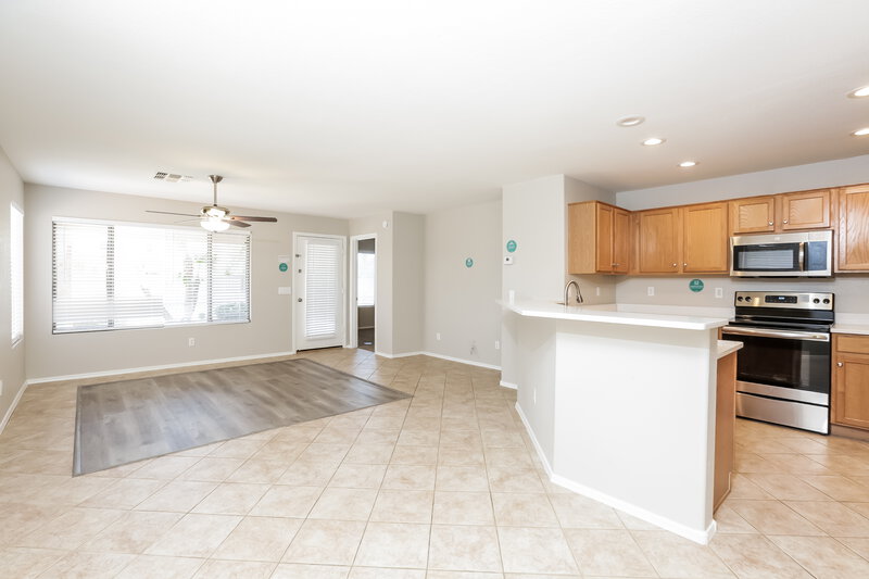 2,145/Mo, 2013 N 108th Dr Avondale, AZ 85392 Kitchen View