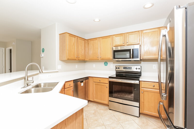 2,145/Mo, 2013 N 108th Dr Avondale, AZ 85392 Kitchen View 2