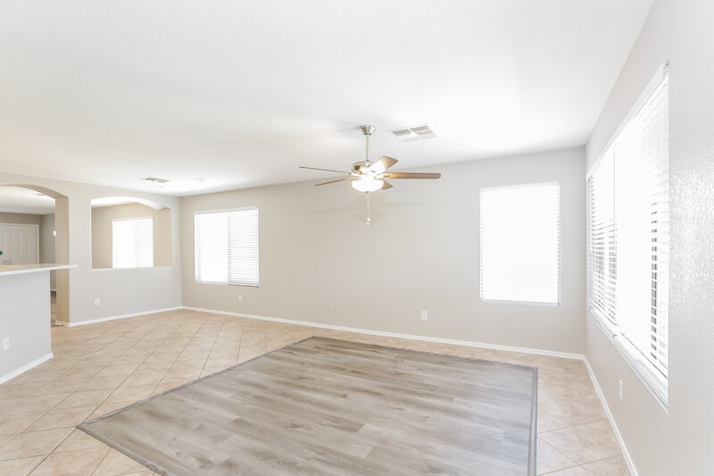 2,145/Mo, 2013 N 108th Dr Avondale, AZ 85392 Family Room View