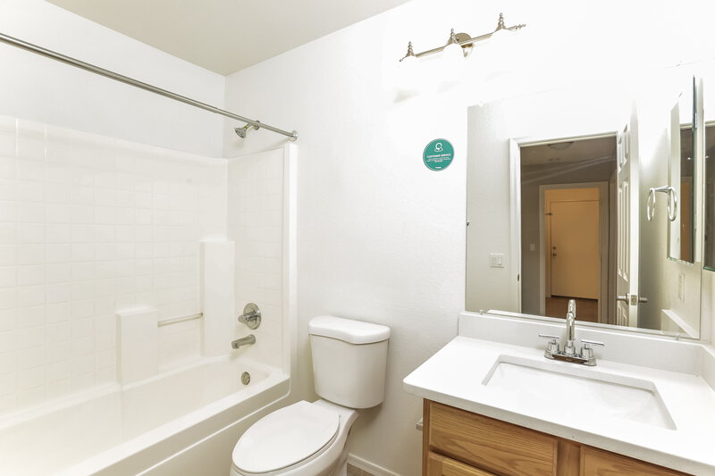 2,145/Mo, 2013 N 108th Dr Avondale, AZ 85392 Bathroom View