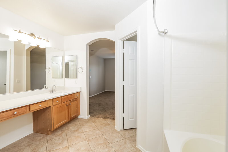 2,145/Mo, 2013 N 108th Dr Avondale, AZ 85392 Bathroom View 2
