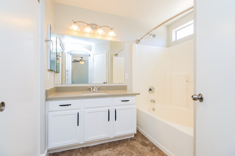 2,105/Mo, 11043 E Delta Ave Mesa, AZ 85208 Main Bathroom View