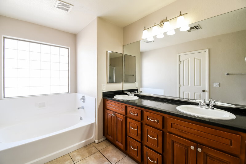 2,345/Mo, 5819 E Harmony Avenue Mesa, AZ 85206 Main Bathroom View 2