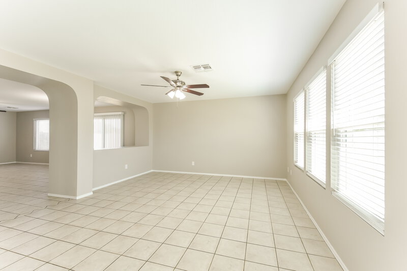 2,190/Mo, 10509 W Angels Ln Peoria, AZ 85383 Living Room View 2
