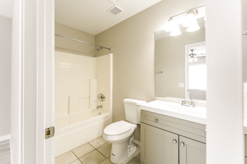 2,190/Mo, 10509 W Angels Ln Peoria, AZ 85383 Main Bathroom View