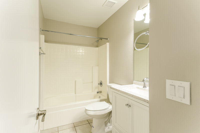 2,190/Mo, 10509 W Angels Ln Peoria, AZ 85383 Bathroom View