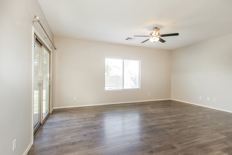 1,790/Mo, 13275 N Primrose St El Mirage, AZ 85335 Living Room View