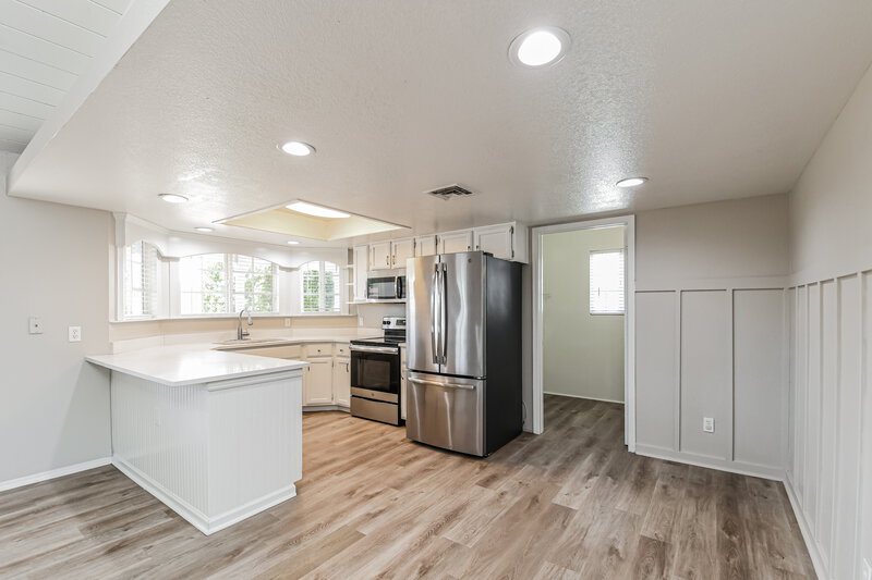2,165/Mo, 5419 E Delta Avenue Mesa, AZ 85206 Kitchen View 2
