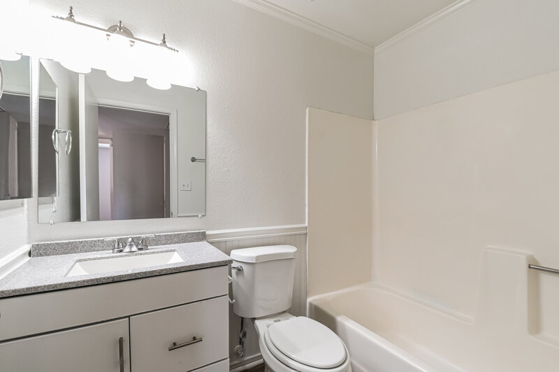 2,165/Mo, 5419 E Delta Avenue Mesa, AZ 85206 Main Bathroom View