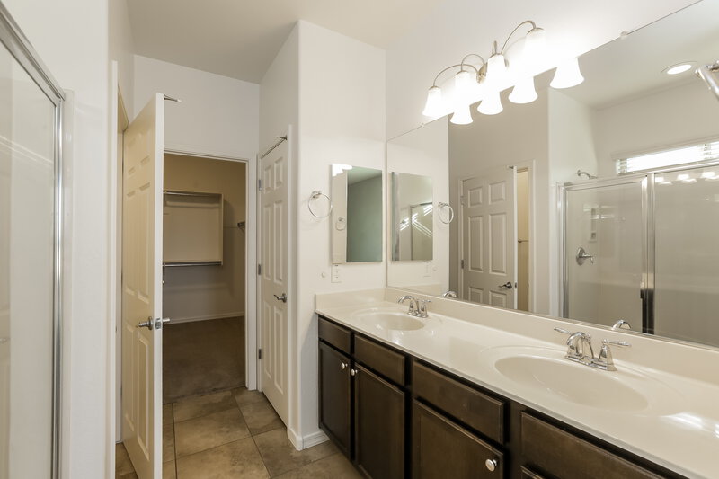 2,130/Mo, 3882 E Alamo St San Tan Valley, AZ 85140 Main Bathroom View