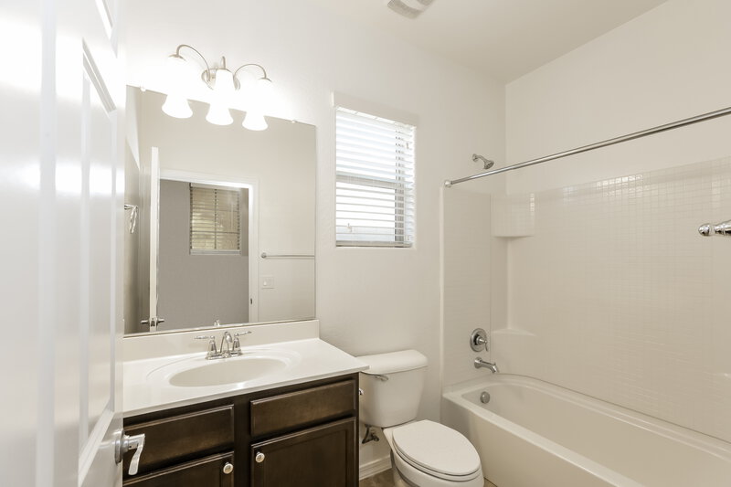2,130/Mo, 3882 E Alamo St San Tan Valley, AZ 85140 Bathroom View 2