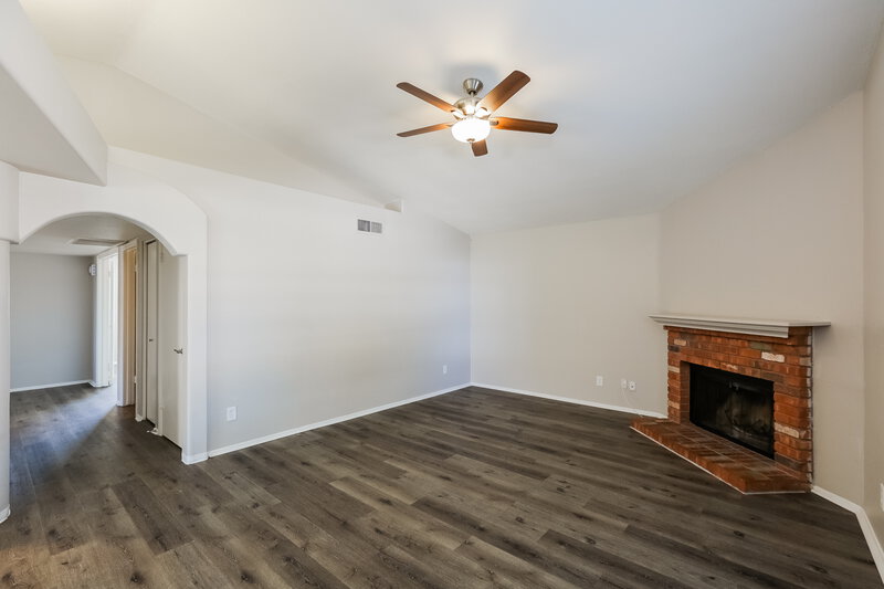 2,080/Mo, 18210 N 29th Ave Phoenix, AZ 85053 Living Room View