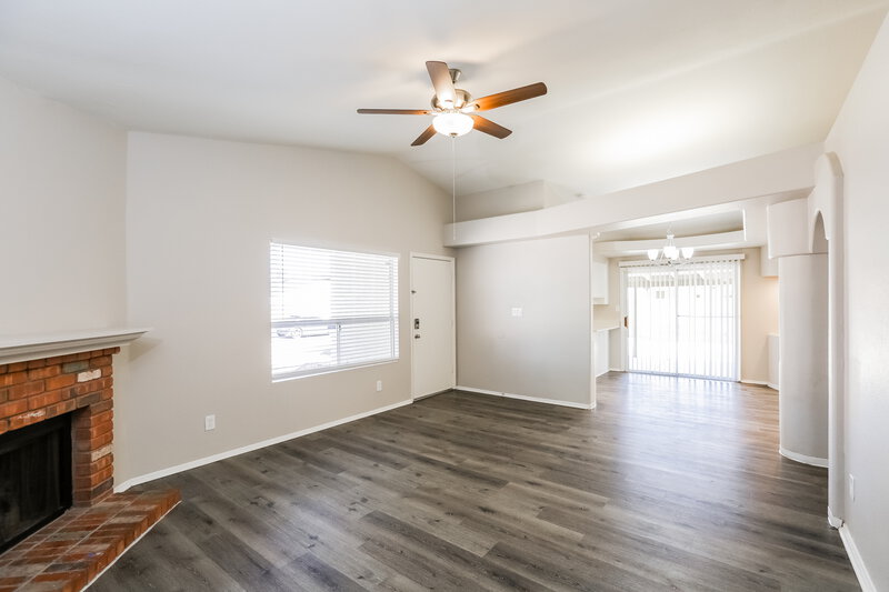 2,080/Mo, 18210 N 29th Ave Phoenix, AZ 85053 Living Room View 2