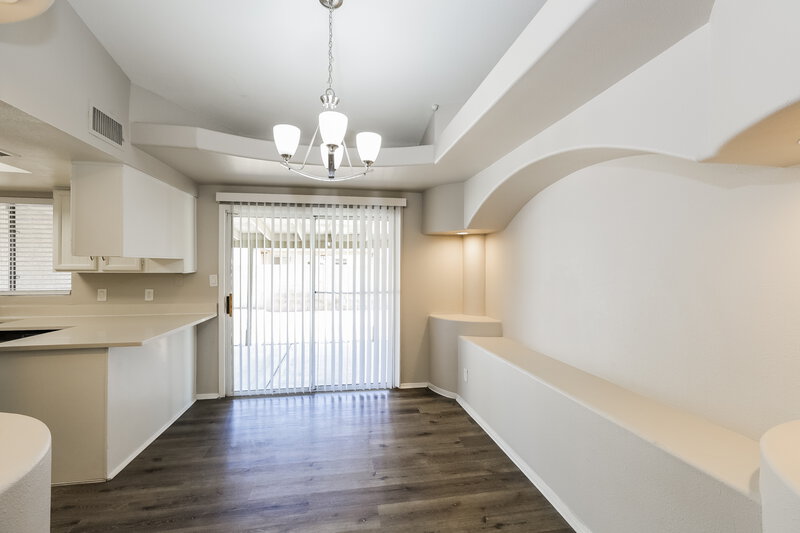 2,080/Mo, 18210 N 29th Ave Phoenix, AZ 85053 Dining Room View 2